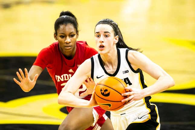 Iowa guard Caitlin Clark, right, passes the ball as Indiana guard Chloe Moore-McNeil defends during a NCAA Big Ten Conference women&#39;s basketball game, Sunday, Feb. 26, 2023, at Carver-Hawkeye Arena in Iowa City, Iowa.

230226 Indiana Iowa Wbb 036 Jpg